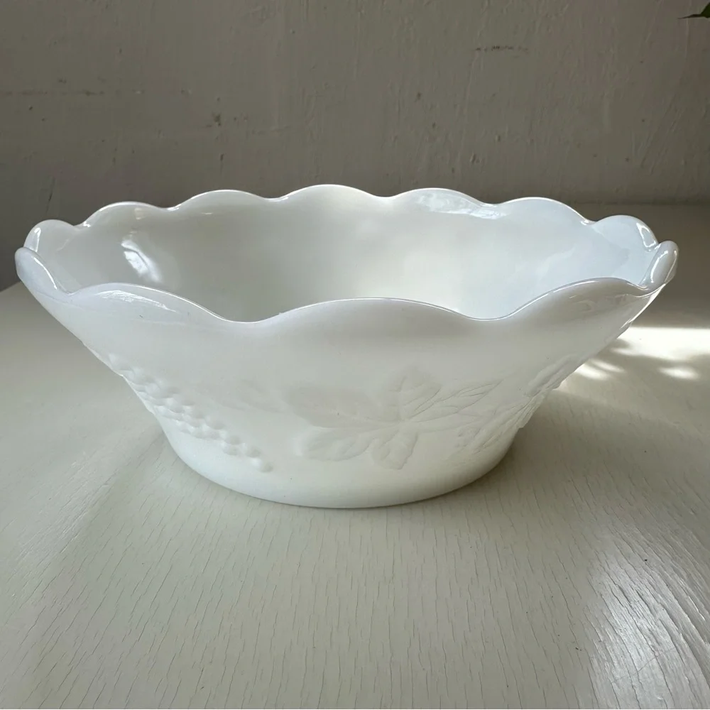 VTG Indiana Milk Glass Colony Harvest Grape 8.5